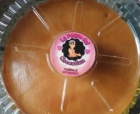 Chocoflan grande entero en su charola
