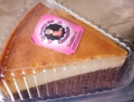 Rebanada individual de chocoflan con caramelo